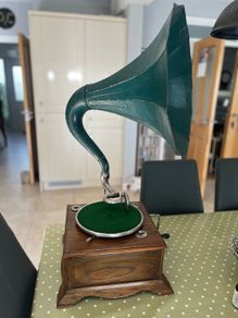 Antique Horn Gramophone