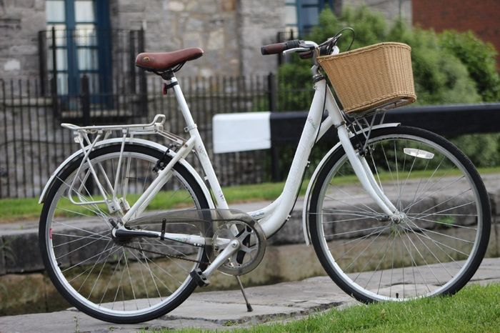 Ladies Bike Raleigh Caprice - 3 Speed Internal Gears Basket included
