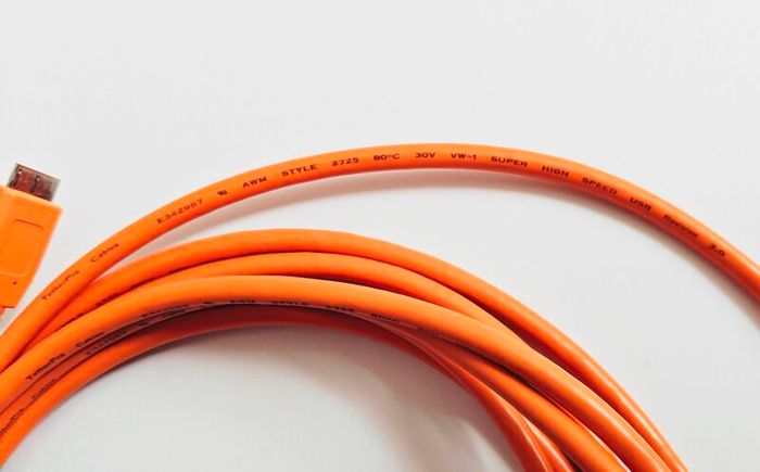 Canon 5D Mark 4 tethering cable by Tether Pro