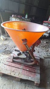 fertiliser spreader