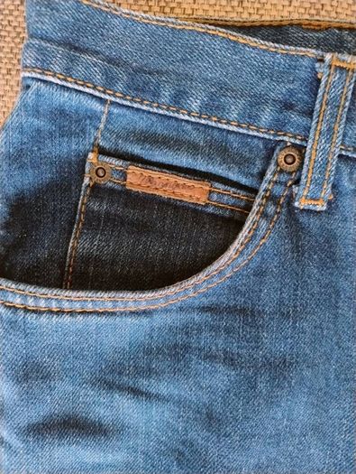 Wrangler Jeans cotton 36 inch waist and 32 inch leg in good condition see last two photos for exact measurements FREE STANDARD POSTAGE INCLUDED
