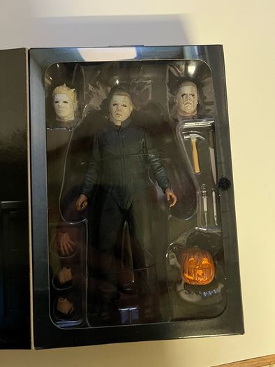 Halloween Neca figure