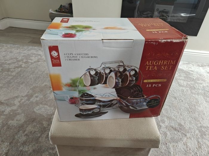 Aughri. Tea set with metal stand