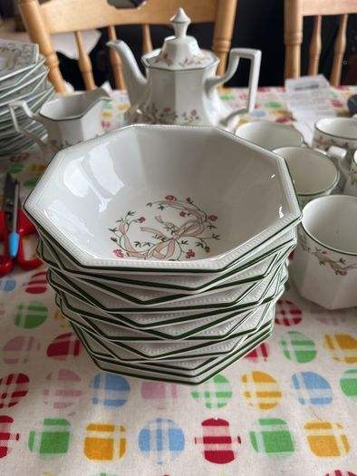 Eternal beau dinner set