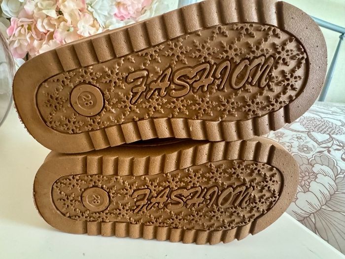 Girls boots