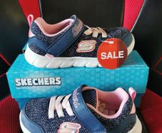 Girl's Skechers new size UK 8