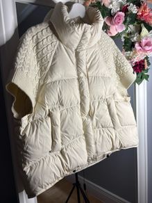 Creamy vest