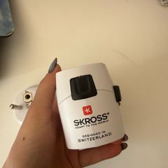 Traveling adapter