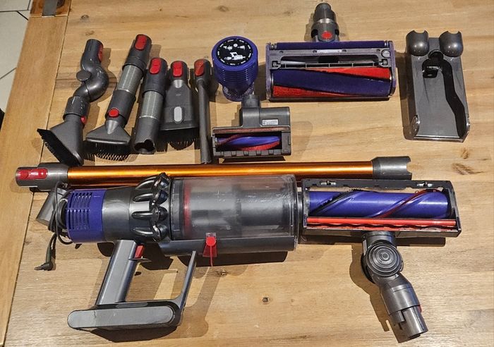 Dyson V10 Absolute +