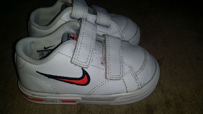 Nike girls' leather first walking runners size UK4 EU20 Perfect condition Postage included