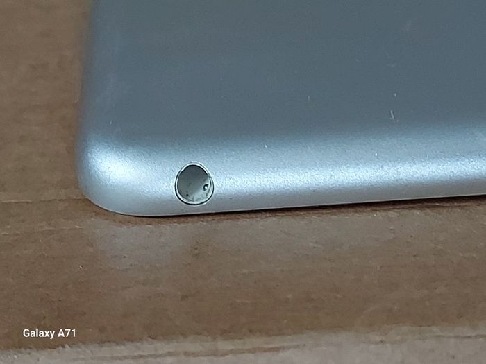 Apple Ipad Mini 2nd Generation 16GB Silver, Excellent cosmetic condition, Activation Locked, for parts or repair