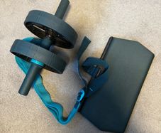Core Ab wheel with elastic band support