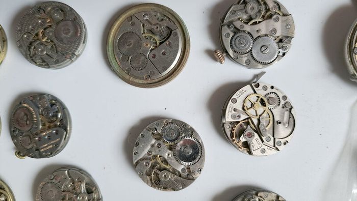Lot of 60 Ladies Wrist movements incl: Rolex Unicorn Prima