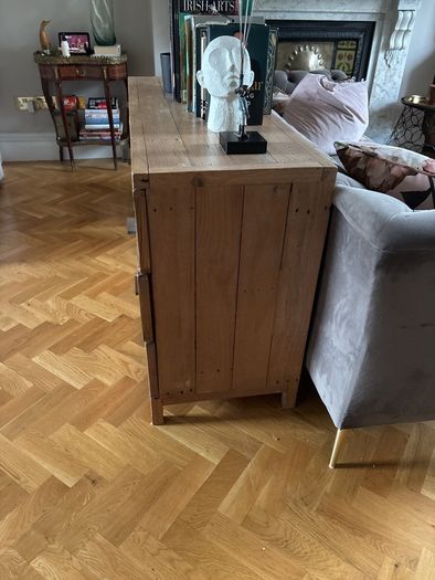 Beautiful sideboard for living room or bedroom in pristine condition
