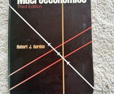 Macroeconomics by Robert J Gordon