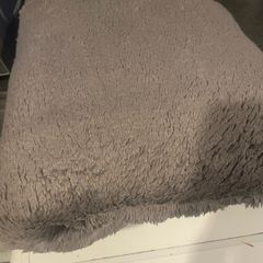free throw  and 2 grey voiles