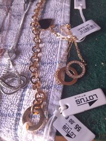 lot of ladies jewellery