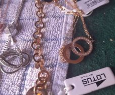 lot of ladies jewellery