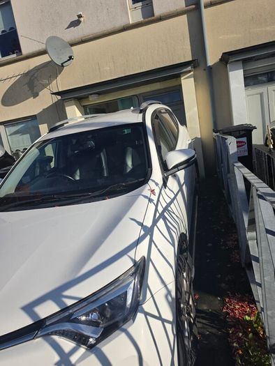 Breaking toyota Rav 4