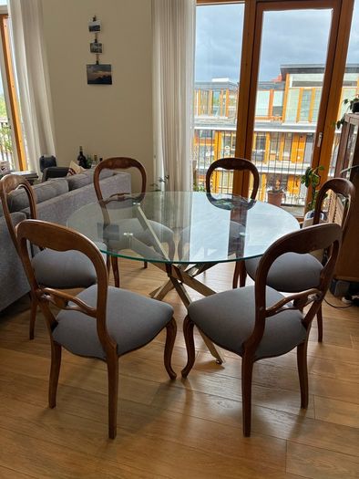 Modern Round Toughened Glass Dining Table, Seats 4-6
