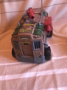Teenage mutant ninja turtles and shellraiser van