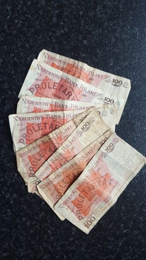27 Banknotes zloty, pounds, litai, francs, pesetas, escudos, lire