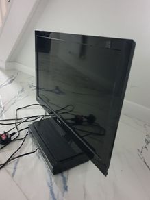 23 inch TV (including digital satellite receiver)