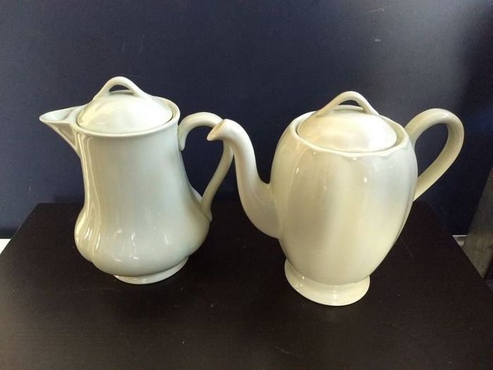 Beautiful Coffee Pot and Matching Hot-Water Pot by Grindley Petalware Utilityware in the "Almond Petal" Colourway