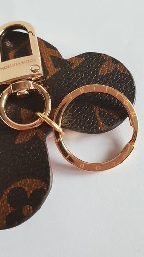 NEW LOUIS Vuitton Key /Bag Chain