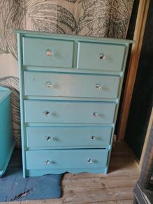 Chest of drawers