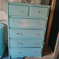 Chest of drawers