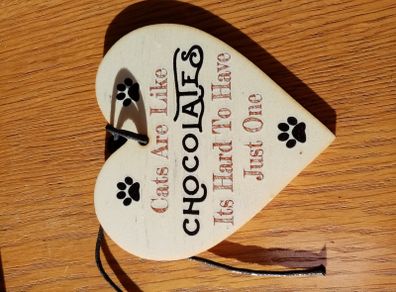Bnwt wooden heart cat