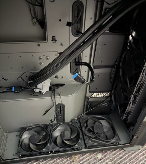 Phanteks Enthoo 719 with fans