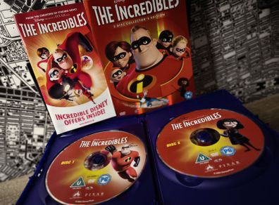 The Incredibles ! DVD ! 2-disc Collectors Edition ! 2004 ! Pixar ! Disney !