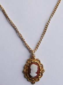 Vintage Hand Carved Cameo Necklace Gold Tone 21 Inch Chain