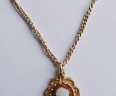 Vintage Hand Carved Cameo Necklace Gold Tone 21 Inch Chain