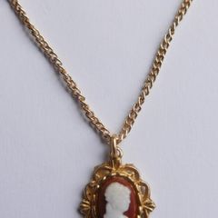 Vintage Hand Carved Cameo Necklace Gold Tone 21 Inch Chain