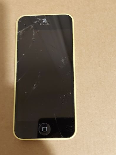 Apple Iphone 5c, Yellow, 16GB, works perfect, some screen damage, but touchscreen works fine