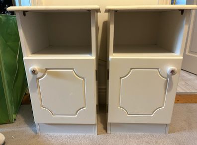 White slim fit beside locker x 2