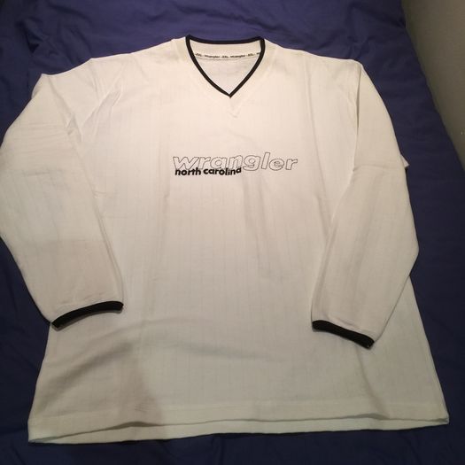 White Wrangler V-neck for mens Size XXL.
