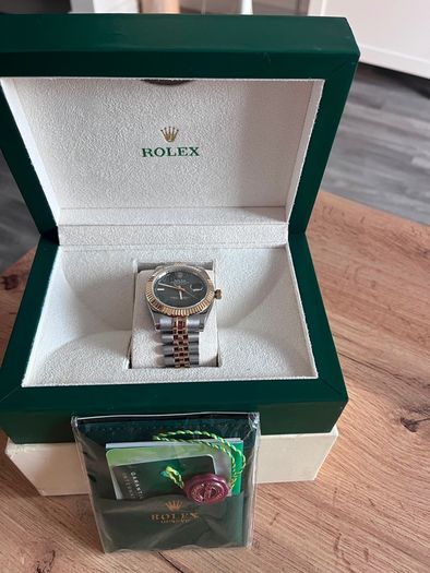 Man's watch