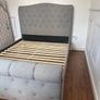 Button back king size bed Image 3