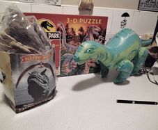 toys mc Donald's happy meal dinosaurs x 9 and 3D puzzle and inflatable Dinosaur