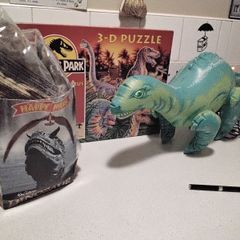 toys mc Donald's happy meal dinosaurs x 9 and 3D puzzle and inflatable Dinosaur