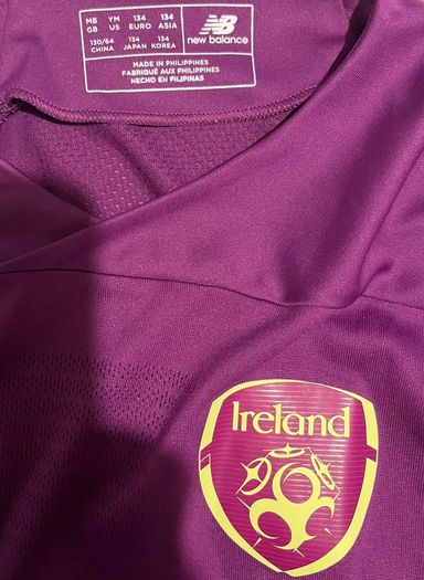 Ireland goalkeeper jersey medium boys size