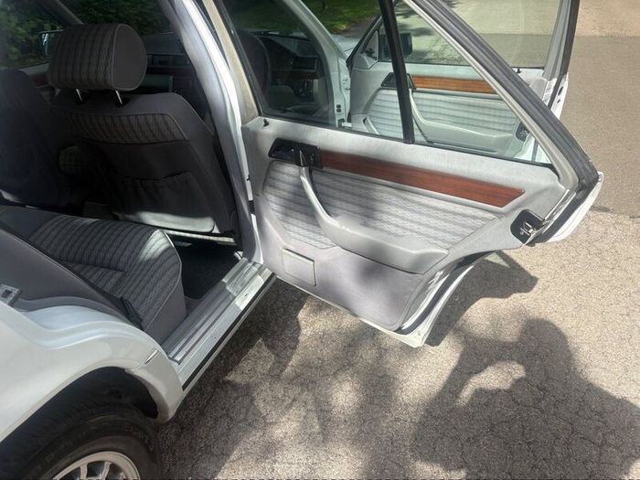 Mercedes-Benz 300D W124