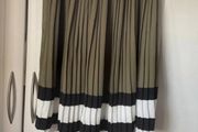 midi skirt Bnwt khaki pleated skirt small