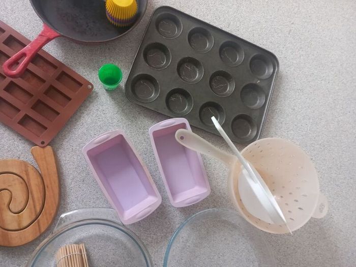 Bundle of kitchen items