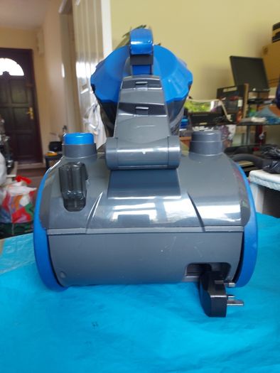 Morphy Richards Perform Air Vacuum Cleaner, Model No. 980520, 750W, AAARATED, in excellent condition, great suction