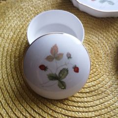 Wedgwood porcelain tinker dishes